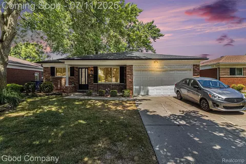 3847 Dwight Dr, Warren, MI 48092