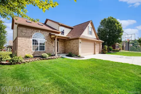 19298 Mitchell St, Brownstown, MI 48173
