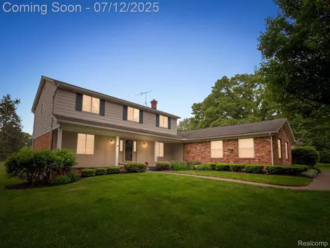 2165 Jason Dr, Commerce, MI 48382