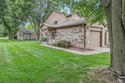 41455 Clinton Grove Dr, Clinton Township, MI 48038