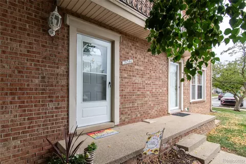 28344 Brookfield Ct, Brownstown, MI 48183