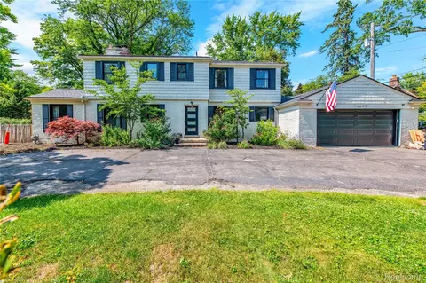 16635 E Jefferson Ave, Grosse Pointe, MI 48230