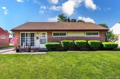 11252 Ocalla Dr, Warren, MI 48089 photo 1
