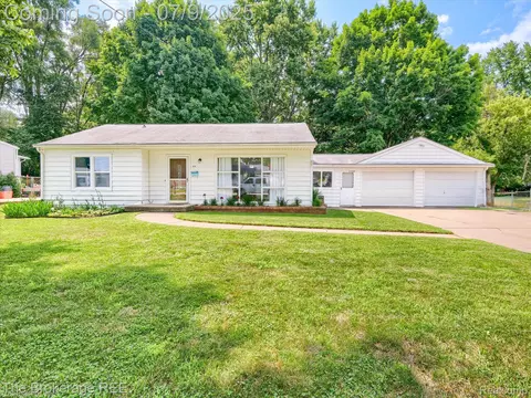 414 Clarion St, Clio, MI 48420