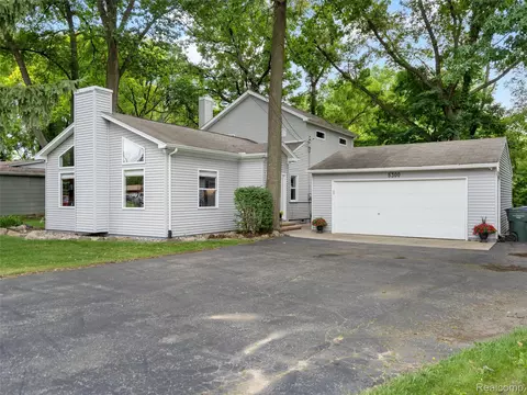5300 Wilby St, Shelby Township, MI 48317