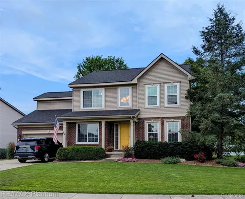 9180 Springwood Ct, Howell, MI 48843