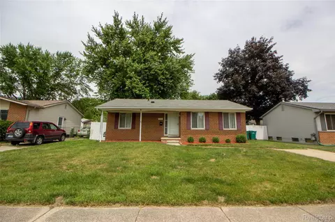 30028 Jamestown St, Romulus, MI 48174
