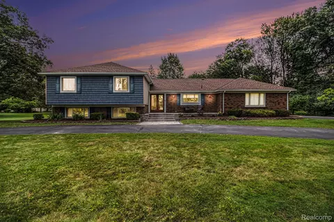 30130 Marimoor St, Beverly Hills, MI 48025