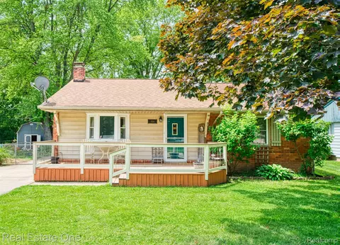 5320 Leland St, Brighton, MI 48116