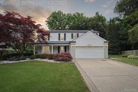 33981 Embassy St, Chesterfield, MI 48047
