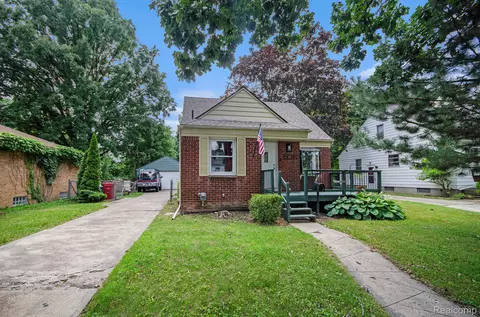15042 Charles R Ave, Eastpointe, MI 48021