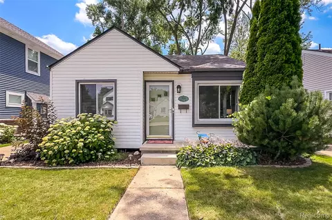 2216 Barrett Ave, Royal Oak, MI 48067