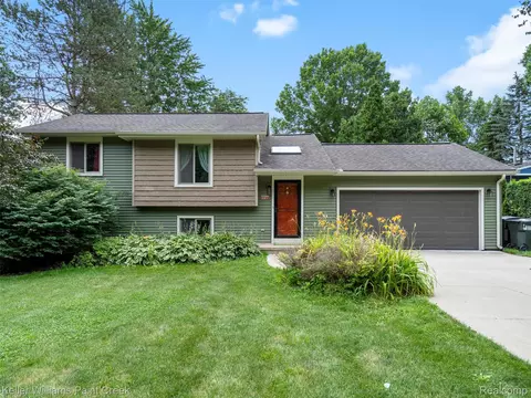 1377 Ruby Ave, Rochester Hills, MI 48309