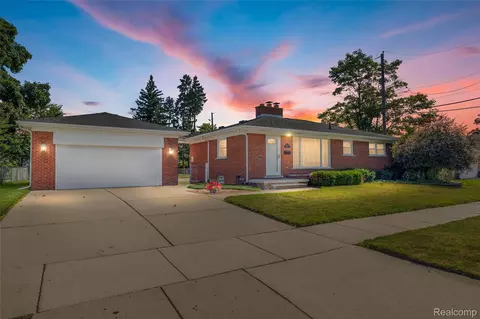 1024 London Ave, Lincoln Park, MI 48146