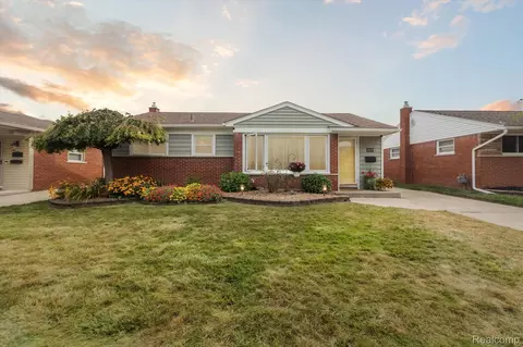 25159 Crowley St, Taylor, MI 48180