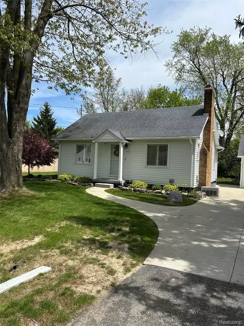 1431 Denies St, Burton, MI 48509