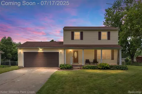 1046 Stonehenge Rd, Flint, MI 48532