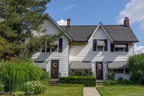 23 W Burdick St, Oxford, MI 48371