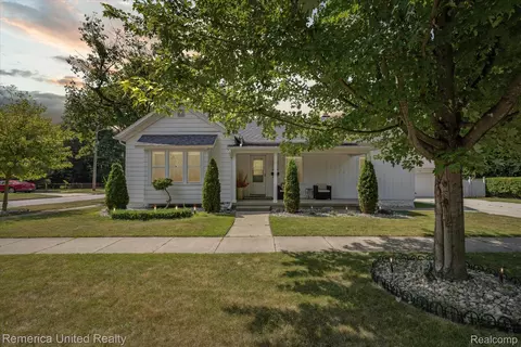 204 West St, Howell, MI 48843