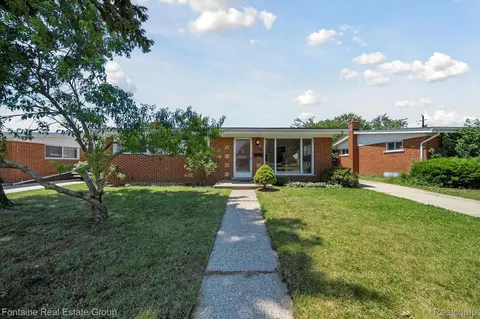 8657 Mercedes St, Dearborn Heights, MI 48127