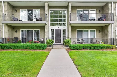 1115 N Old Woodward Ave #64, Birmingham, MI 48009
