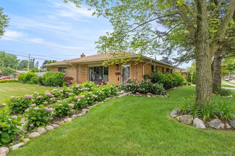 8570 Rockland St, Dearborn Heights, MI 48127