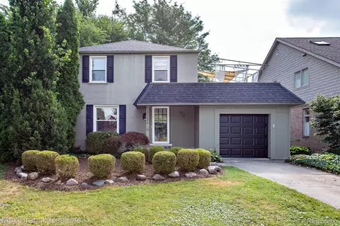 26636 Wyoming Rd, Huntington Woods, MI 48070