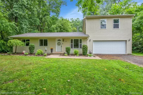 21135 Elwell Rd, Belleville, MI 48111