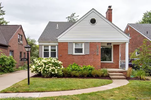 10096 Hart Ave, Huntington Woods, MI 48070