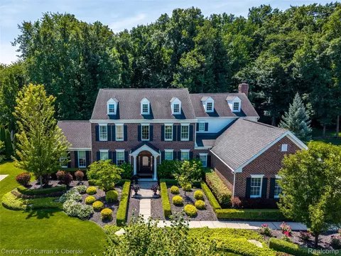 50693 Chesapeake Dr, Novi, MI 48374