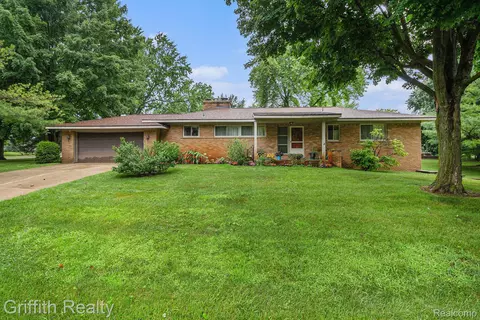 10933 Culver Rd, Brighton, MI 48114