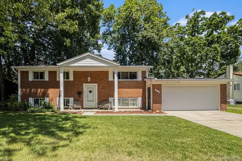 3820 Percy King Rd, Waterford, MI 48329