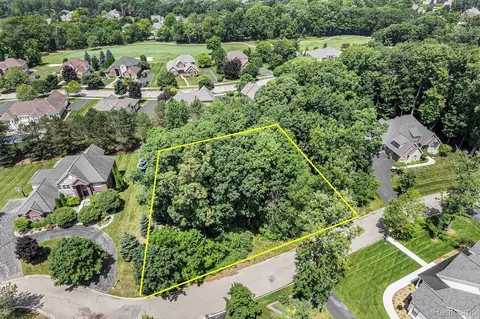 110 Andover Court, Grand Blanc, MI 48439