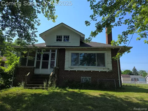 50 Riverview Dr, Mount Clemens, MI 48043