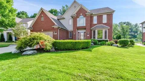 47456 Brennan Dr, Macomb, MI 48044