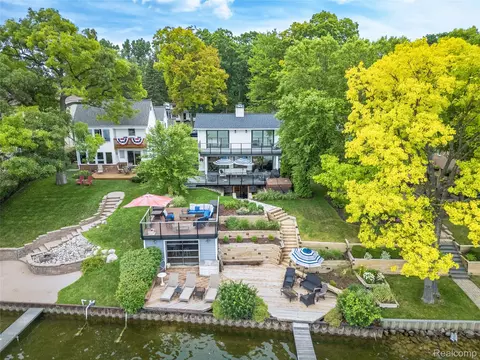7107 Locklin St, West Bloomfield, MI 48324