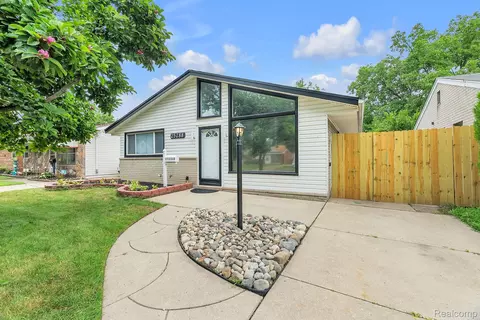 25288 Hopkins St, Dearborn Heights, MI 48125