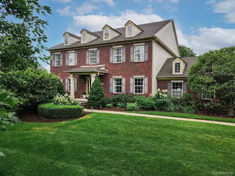4190 Derry Ct, Oakland, MI 48306