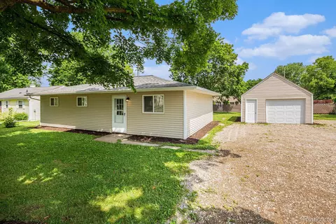 1297 Garfield Ave, Mount Morris, MI 48458