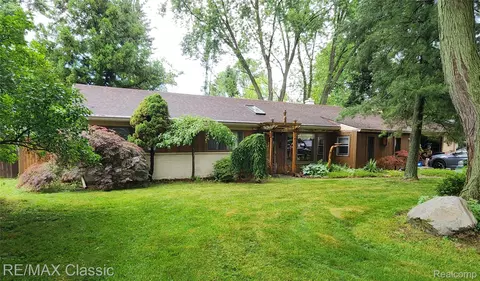 6388 Hermana Rd, West Bloomfield, MI 48324