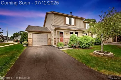 249 Wind Way Dr #9, Walled Lake, MI 48390