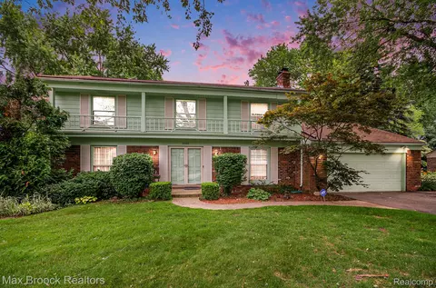 2035 Wickford Ct, Bloomfield Hills, MI 48304