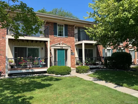 12082 15 Mile Rd #37, Sterling Heights, MI 48312