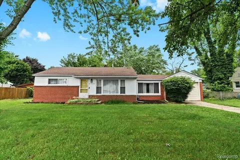 21840 N Tuller Ct, Southfield, MI 48076