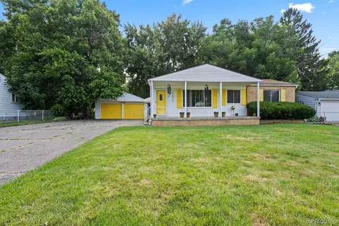 4436 Carmanwood Dr, Flint, MI 48507