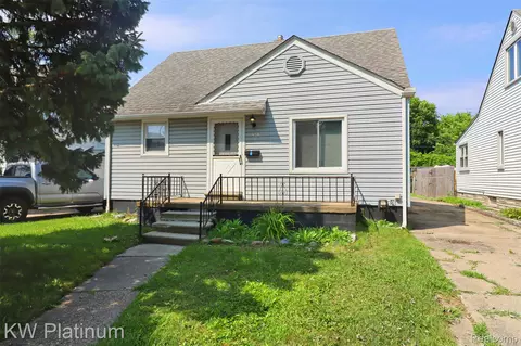 26039 Pattow St, Roseville, MI 48066