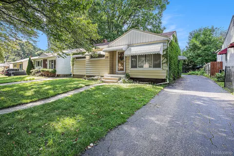 3741 Delaware Ave, Flint, MI 48506