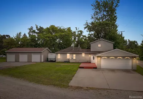 3811 Benstein Rd, Commerce, MI 48382