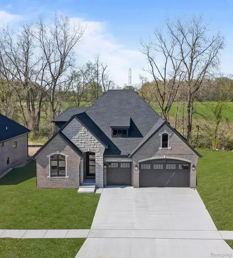 57477 Meadowridge Dr, Washington, MI 48094
