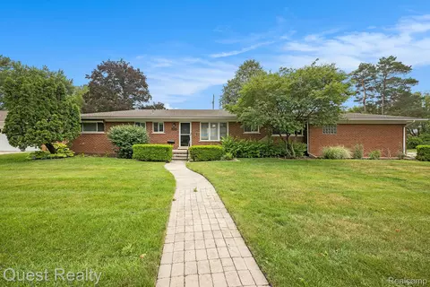 31618 Winchester Ave, Warren, MI 48092